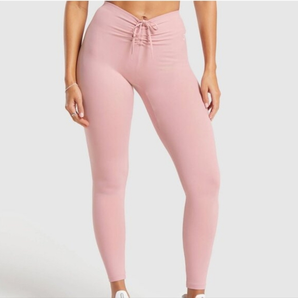 Gymshark Ruched leggings.  Medium. Pink - Picture 4 of 7
